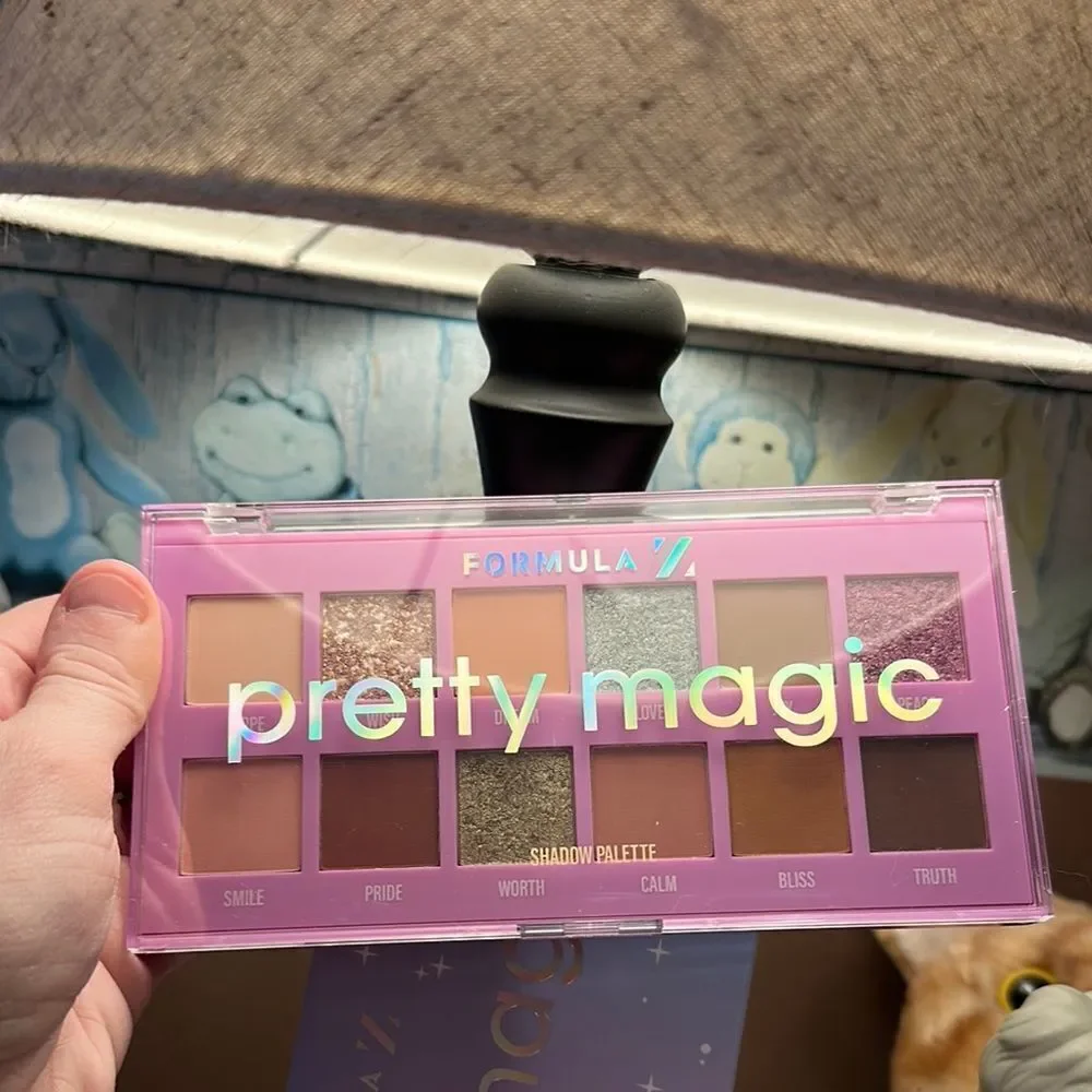 Formula Z Pretty Magic Shadow Palette
